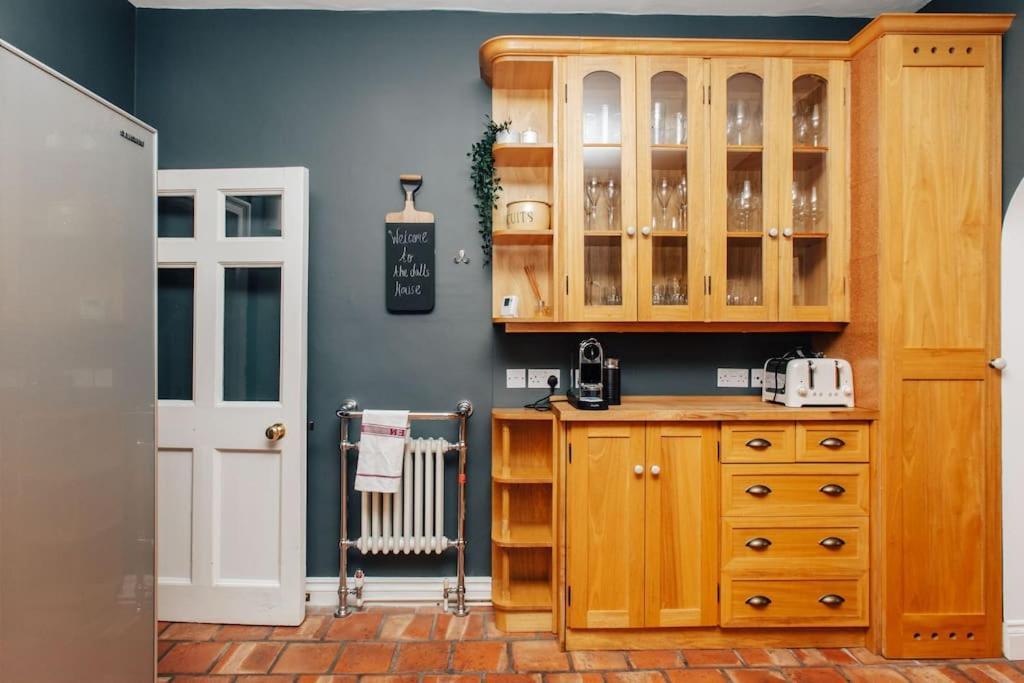 Villa Dolls House - Luxury Townhouse *Sleeps 10* à Henley-on-Thames Extérieur photo